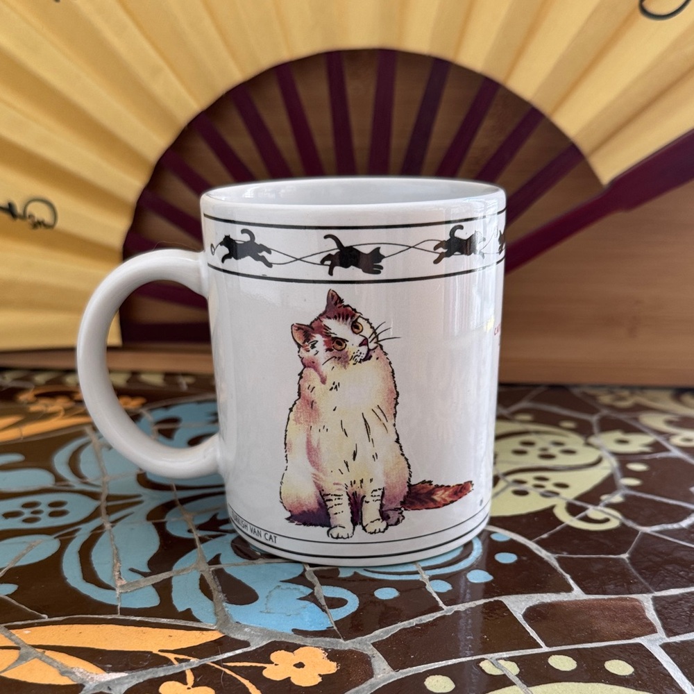 CAT LOVERS COLLECTABLE CERAMIC MUG